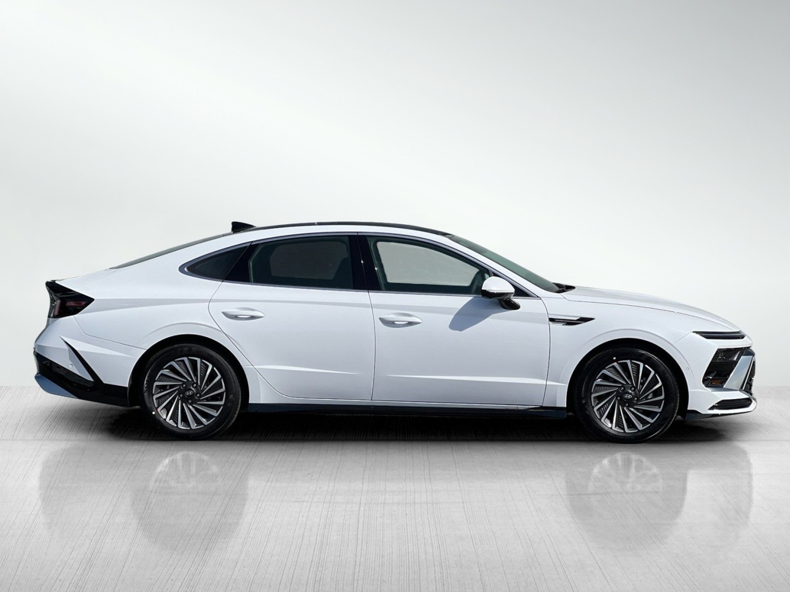 2025 Hyundai Sonata Hybrid Limited photo 3