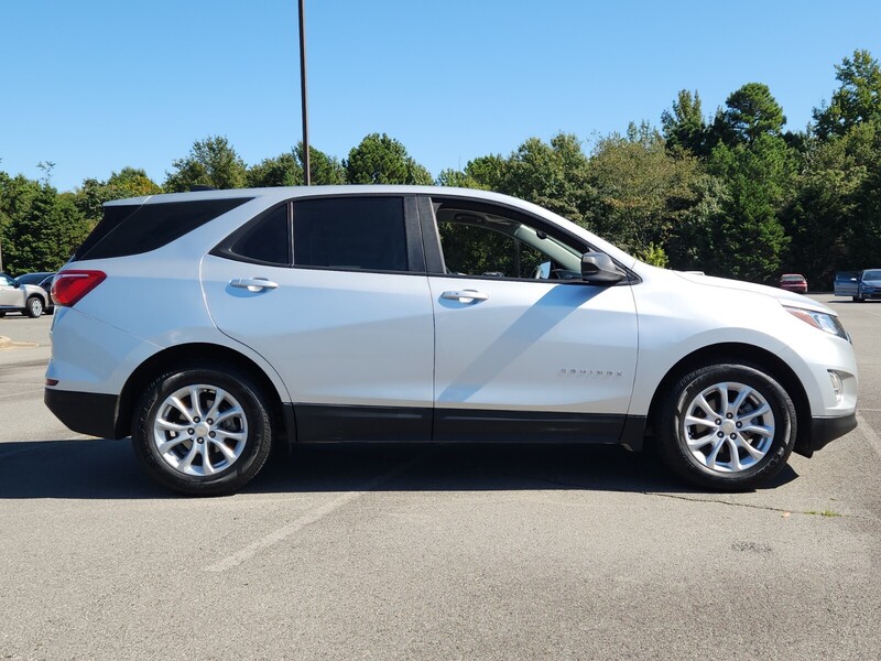 2020 Chevrolet Equinox LS photo 2