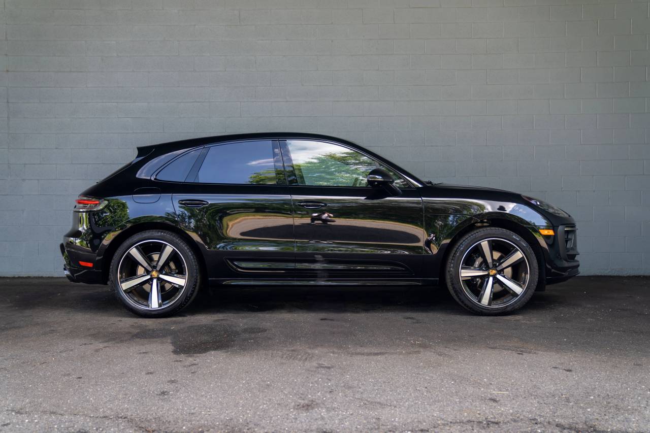 2025 Porsche Macan S photo 13