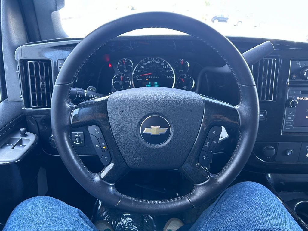 2017 Chevrolet Express photo 2