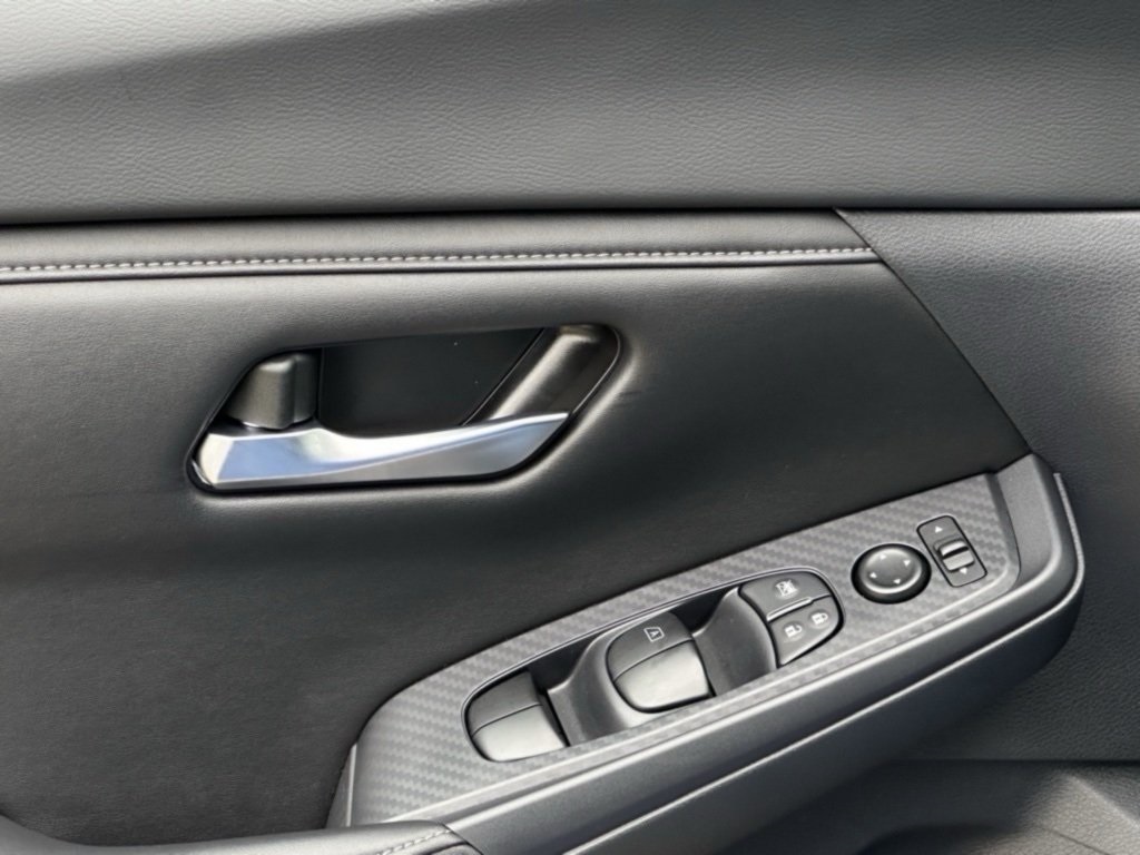 2025 Nissan Sentra SV photo 13