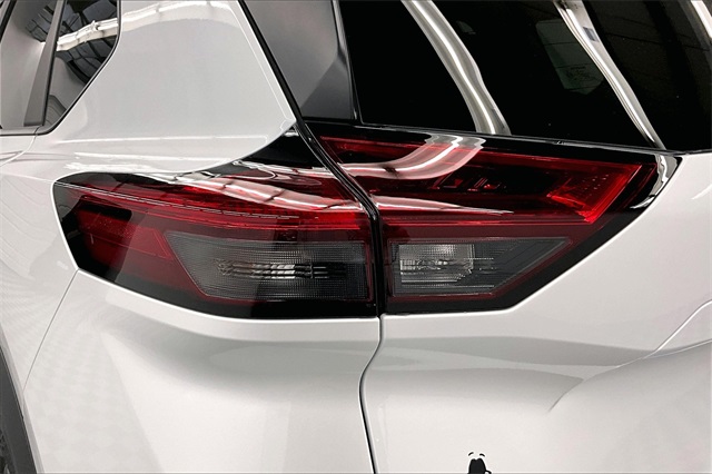 2025 Nissan Rogue S photo 17
