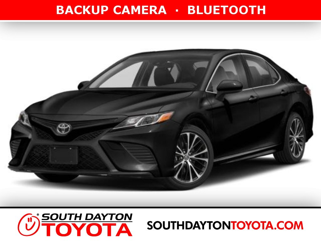 2019 Toyota Camry SE's photo