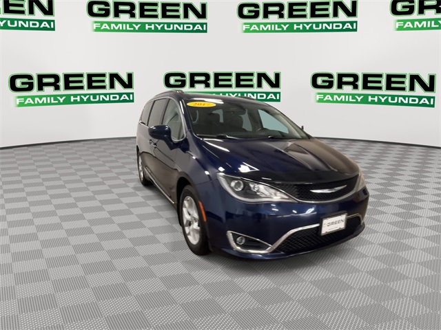 2017 Chrysler Pacifica Touring Plus photo 2