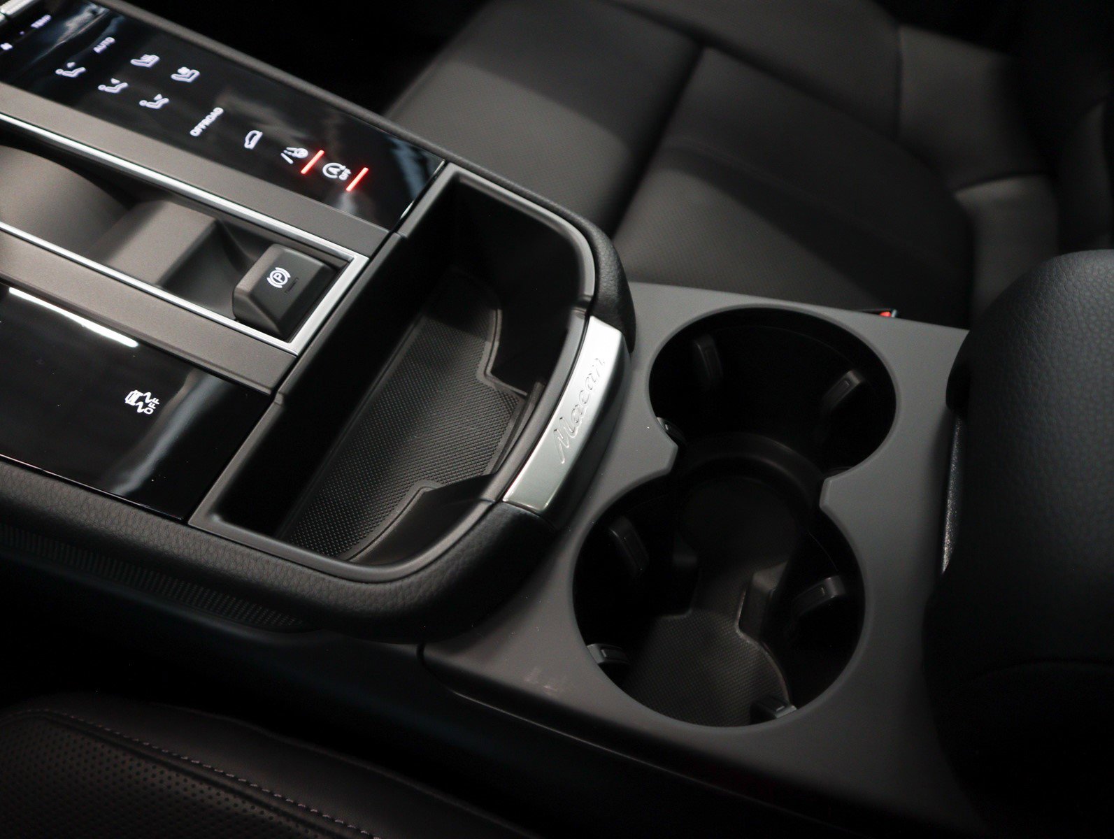 2025 Porsche Macan T photo 19