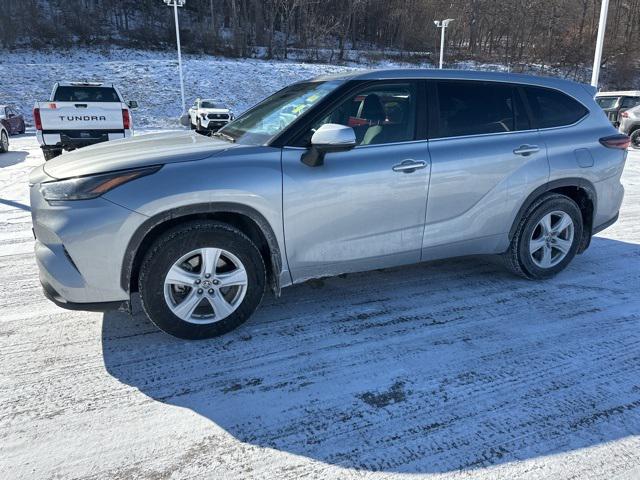 2024 Toyota Highlander LE photo 5