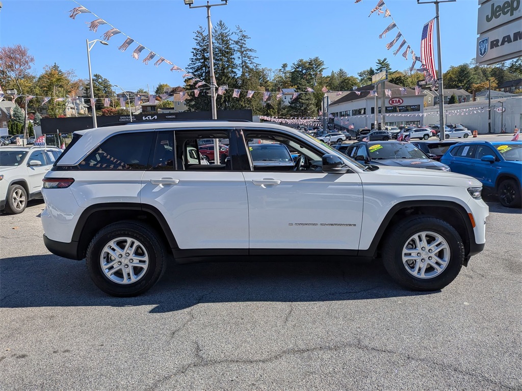 2023 Jeep Grand Cherokee Laredo photo 4