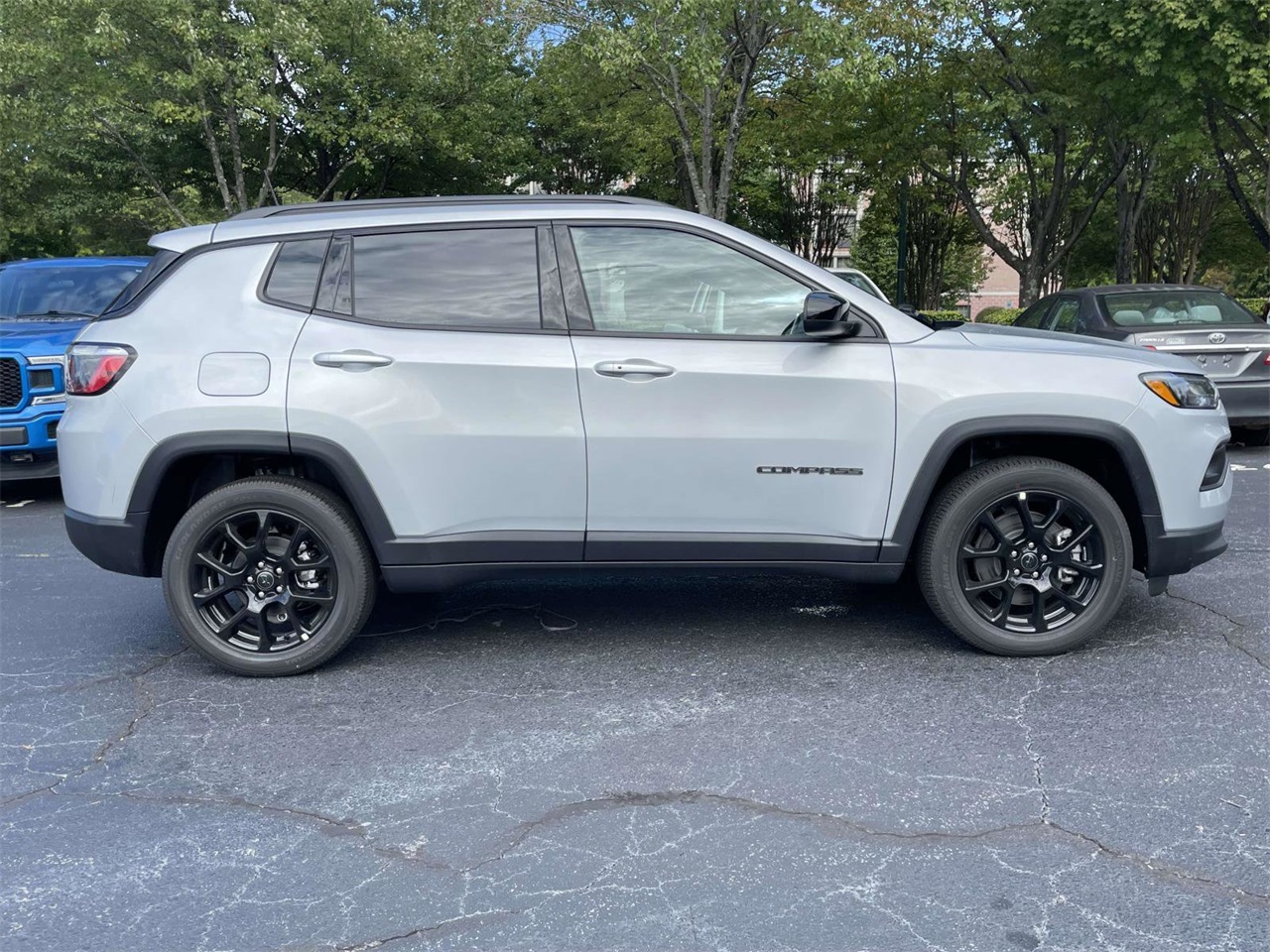 2026 Jeep Compass Latitude Altitude photo 3