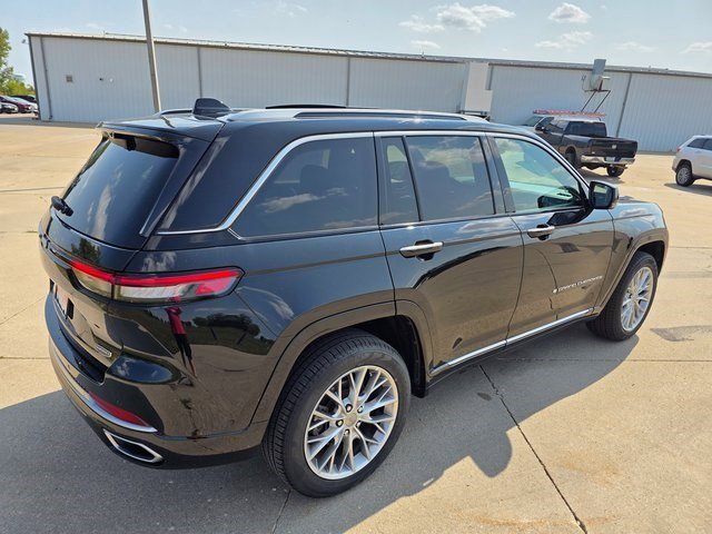 2022 Jeep Grand Cherokee Summit photo 4