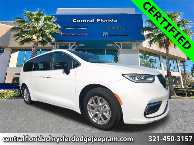 2024 Chrysler Pacifica Touring L's photo