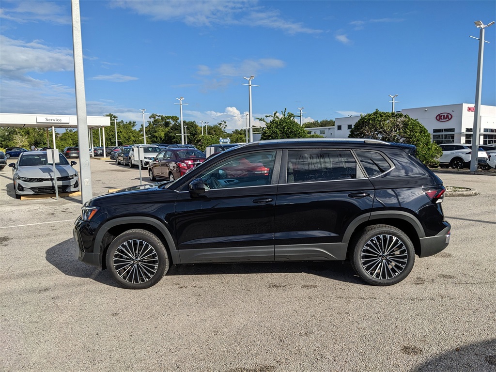 2025 Volkswagen Taos SE photo 4
