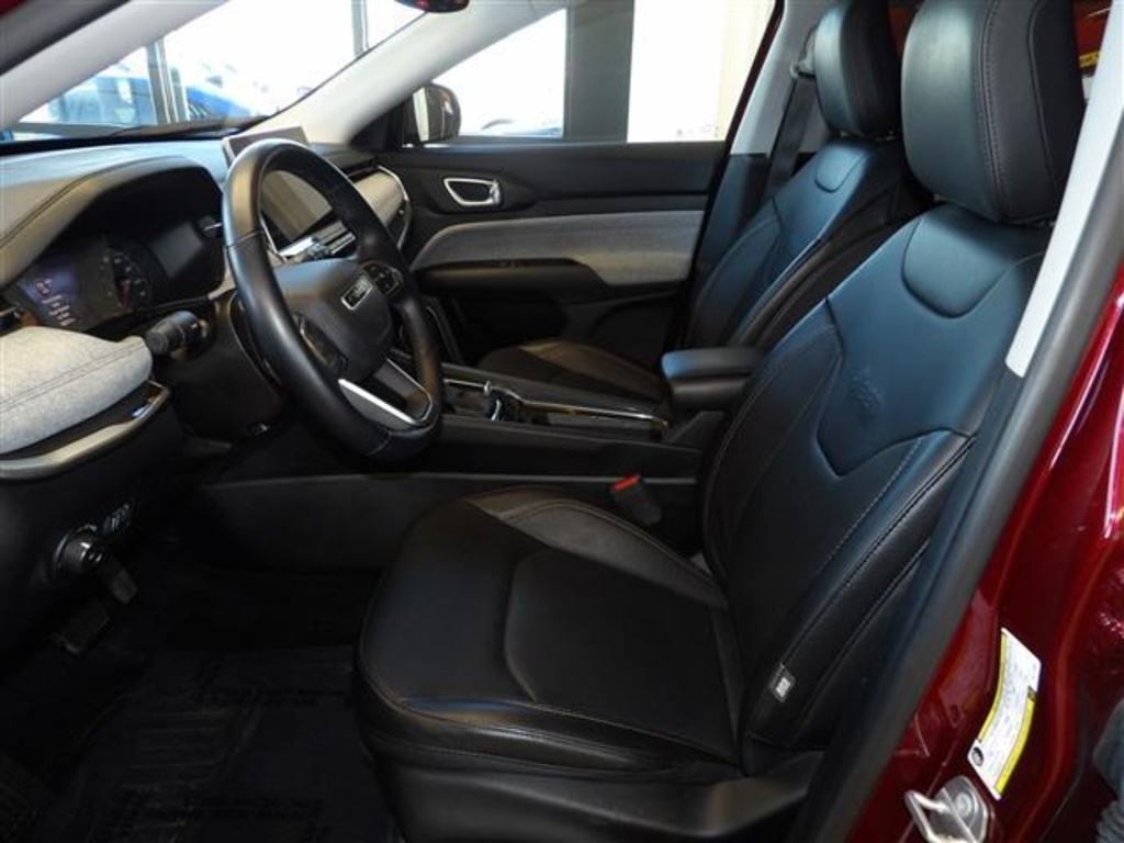 2022 Jeep Compass Latitude Lux photo 24