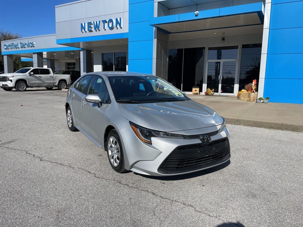 Used 2024 Toyota Corolla LE with VIN 5YFB4MDE5RP165765 for sale in Northfield, Minnesota