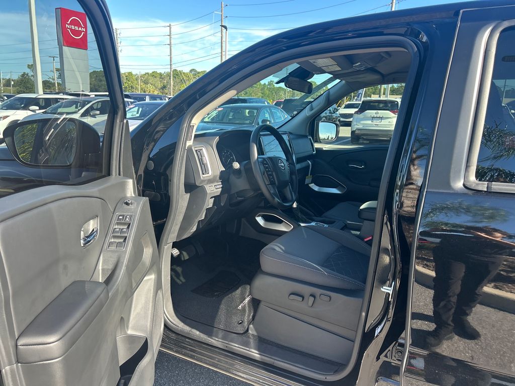 2026 Nissan Frontier SV photo 9