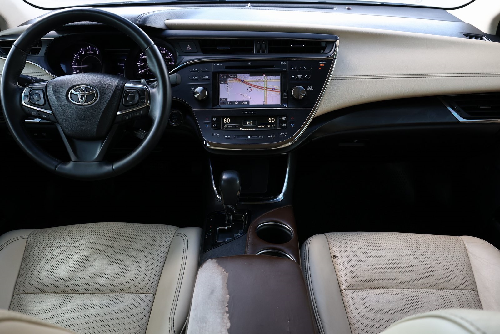 2016 Toyota Avalon Limited photo 2