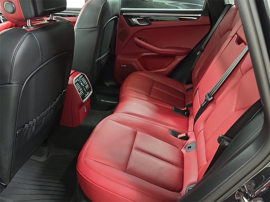 2023 Porsche Macan T photo 23