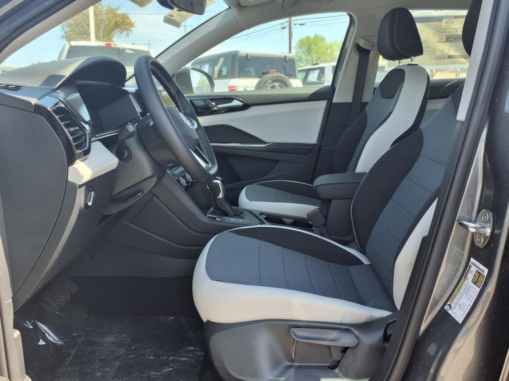 2025 Volkswagen Taos S photo 3