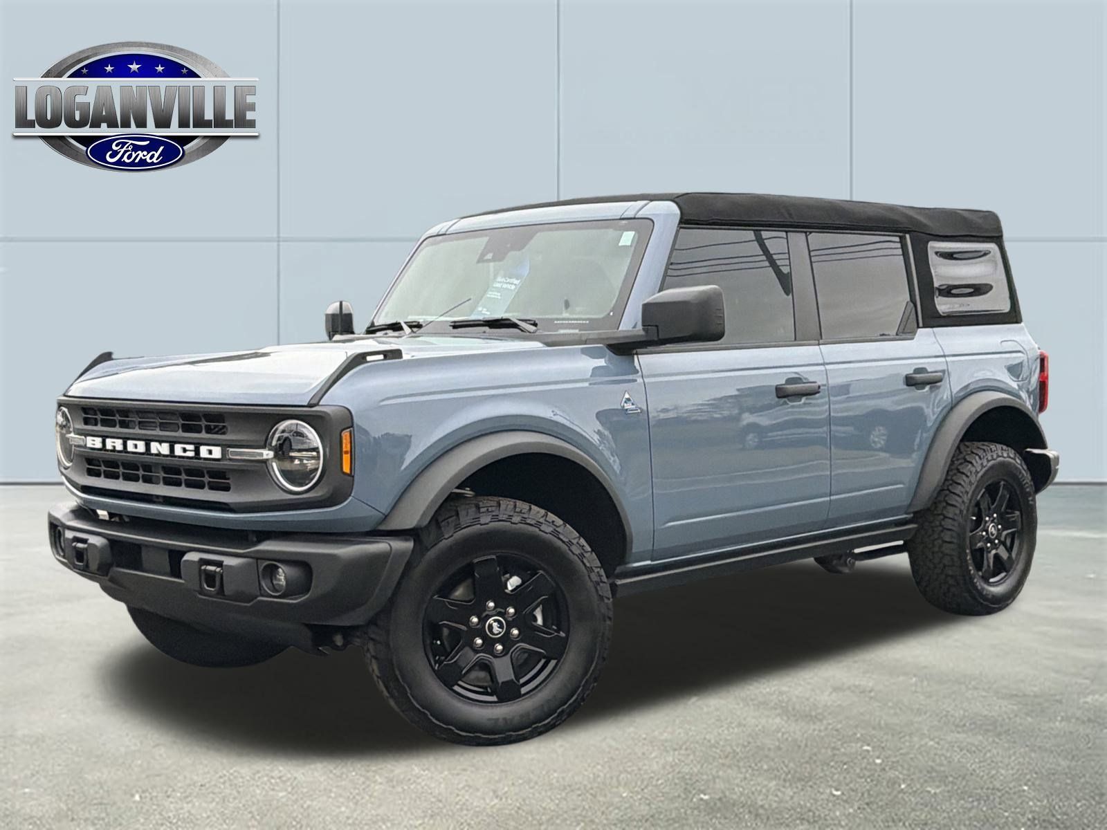 2023 Ford Bronco 4-Door Black Diamond's photo