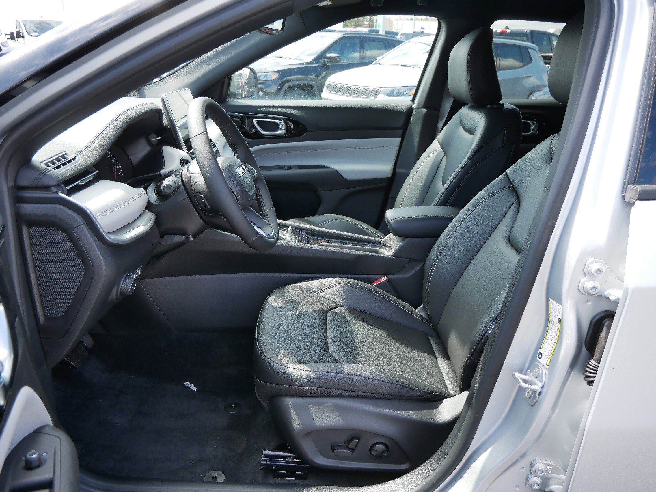 2025 Jeep Compass Limited photo 5
