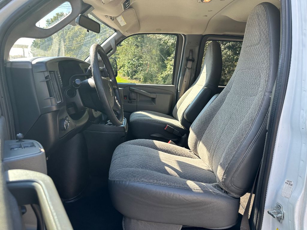 2019 Chevrolet Express Passenger 3500 LT photo 15