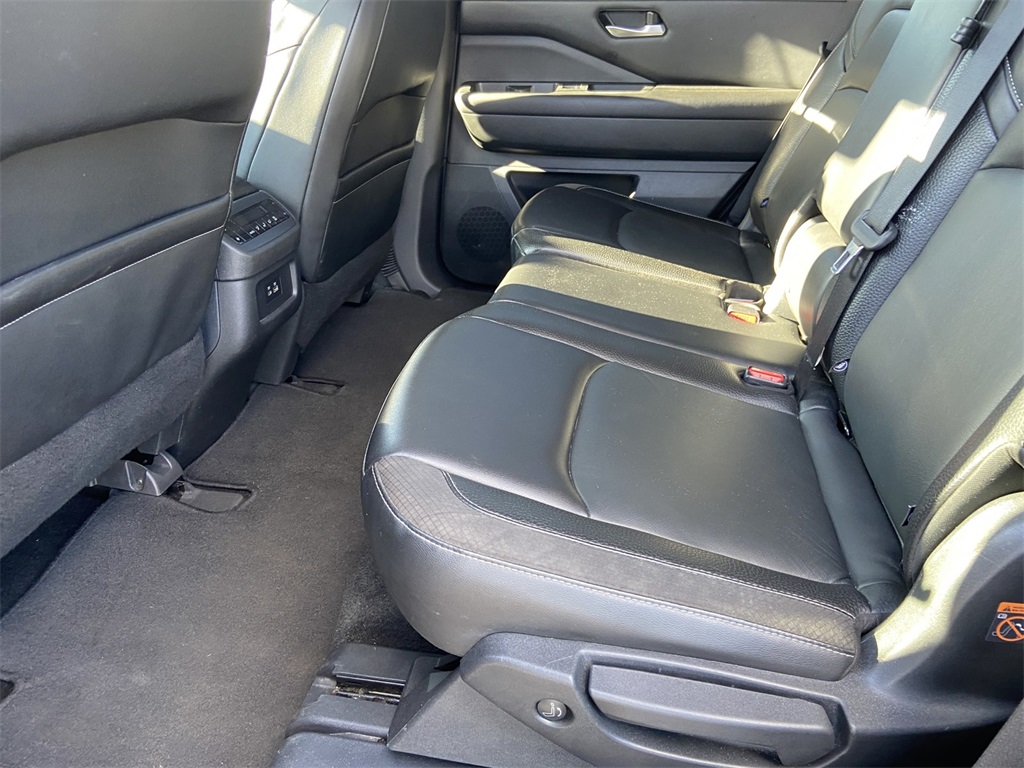2022 Nissan Pathfinder SL photo 10