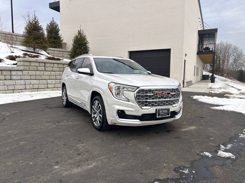 2023 GMC Terrain Denali's photo