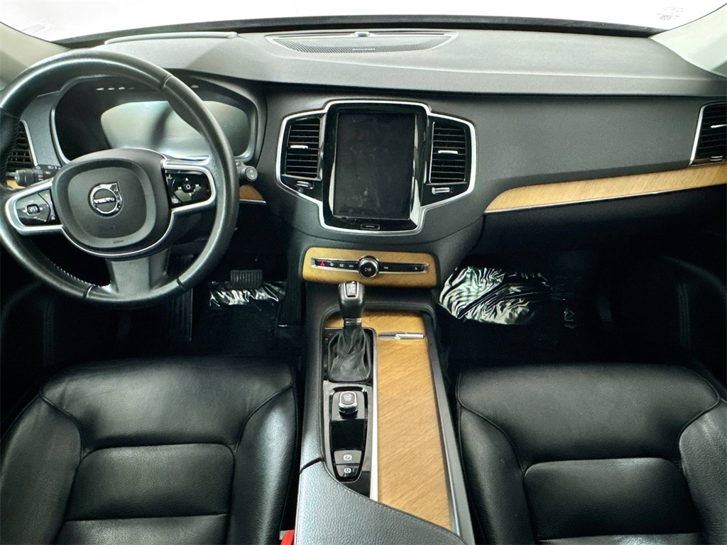 2022 Volvo XC90 T5 Momentum photo 12
