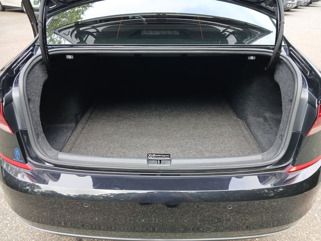 2020 Volkswagen Passat 2.0T SEL photo 23