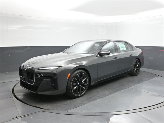 2025 BMW 7 Series 740i's photo
