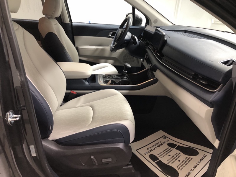 2026 Kia Carnival EX photo 13