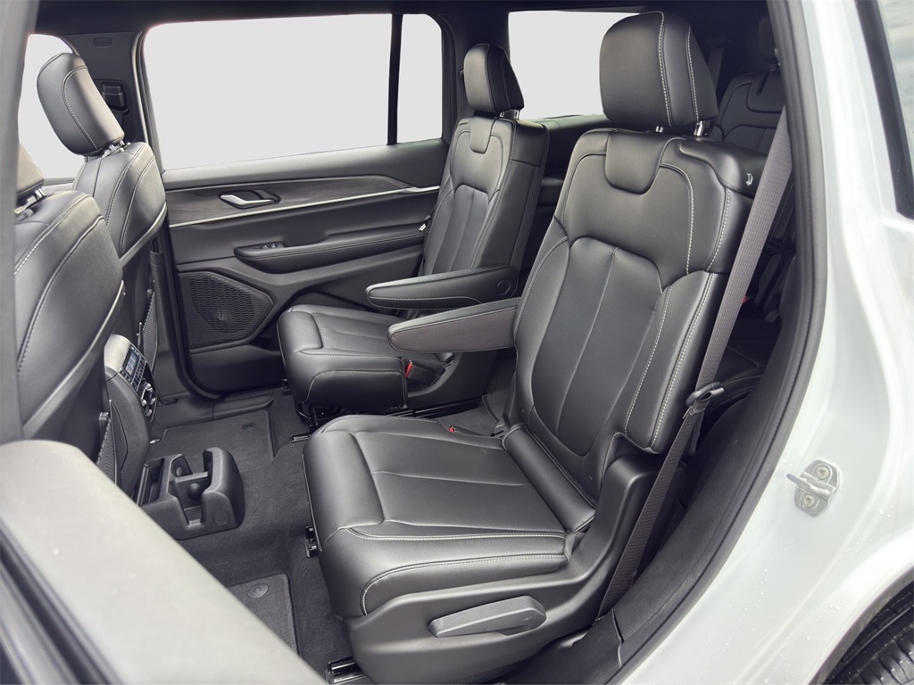 2025 Jeep Grand Cherokee Limited photo 33