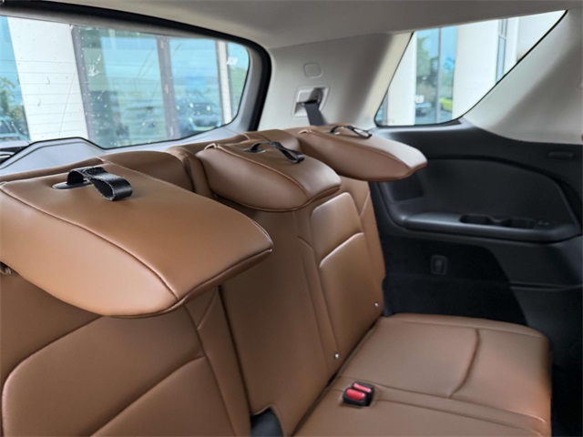 2025 Nissan Pathfinder Platinum photo 15