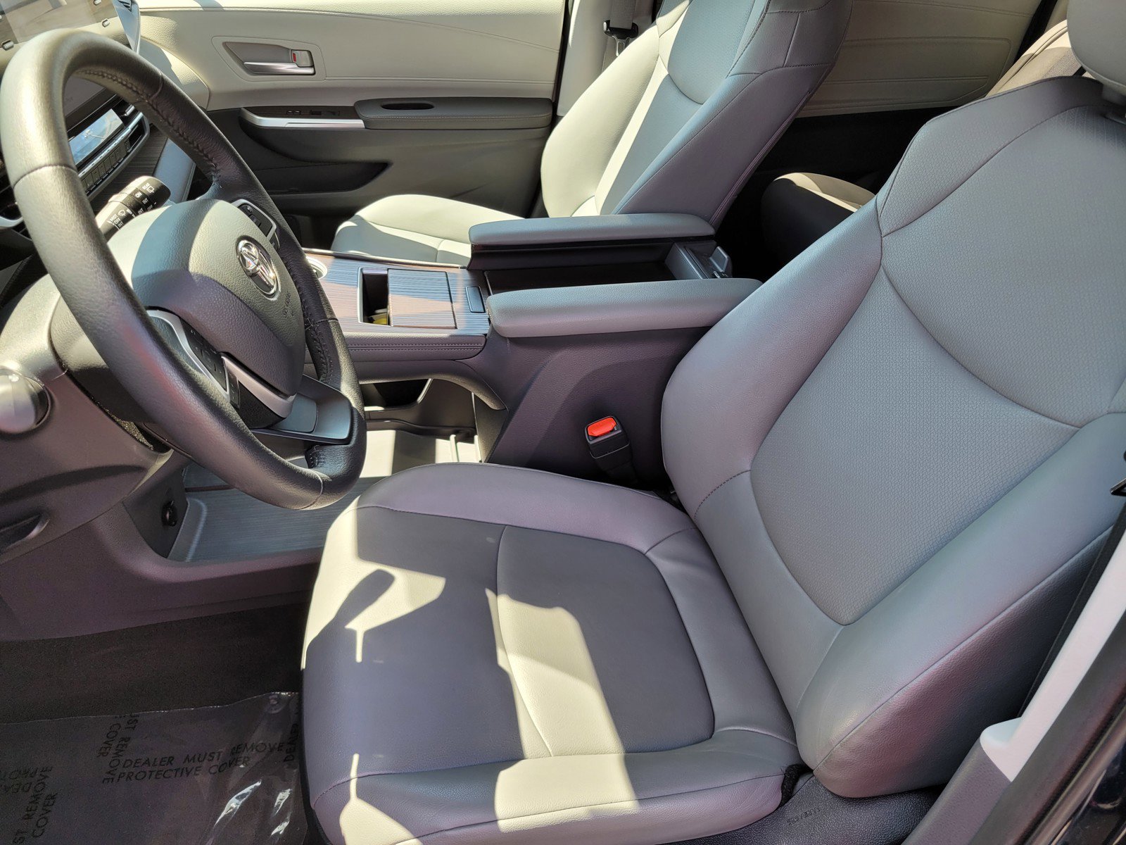2023 Toyota Sienna XLE photo 15