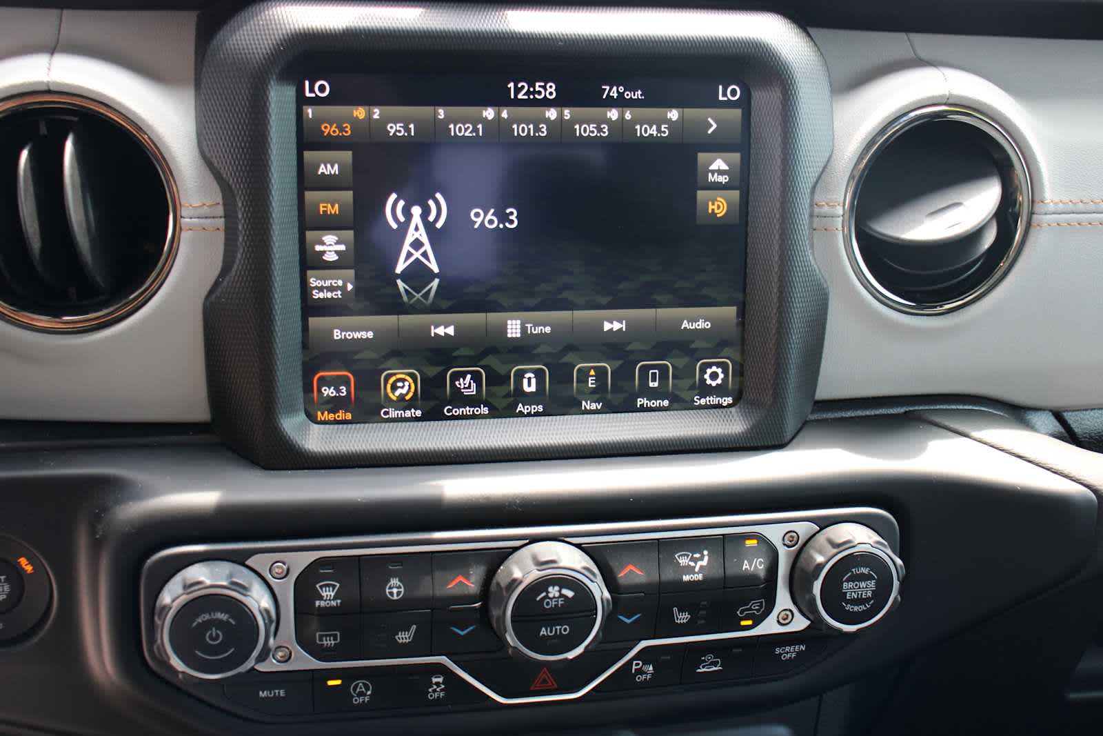 2022 Jeep Gladiator High Altitude photo 22