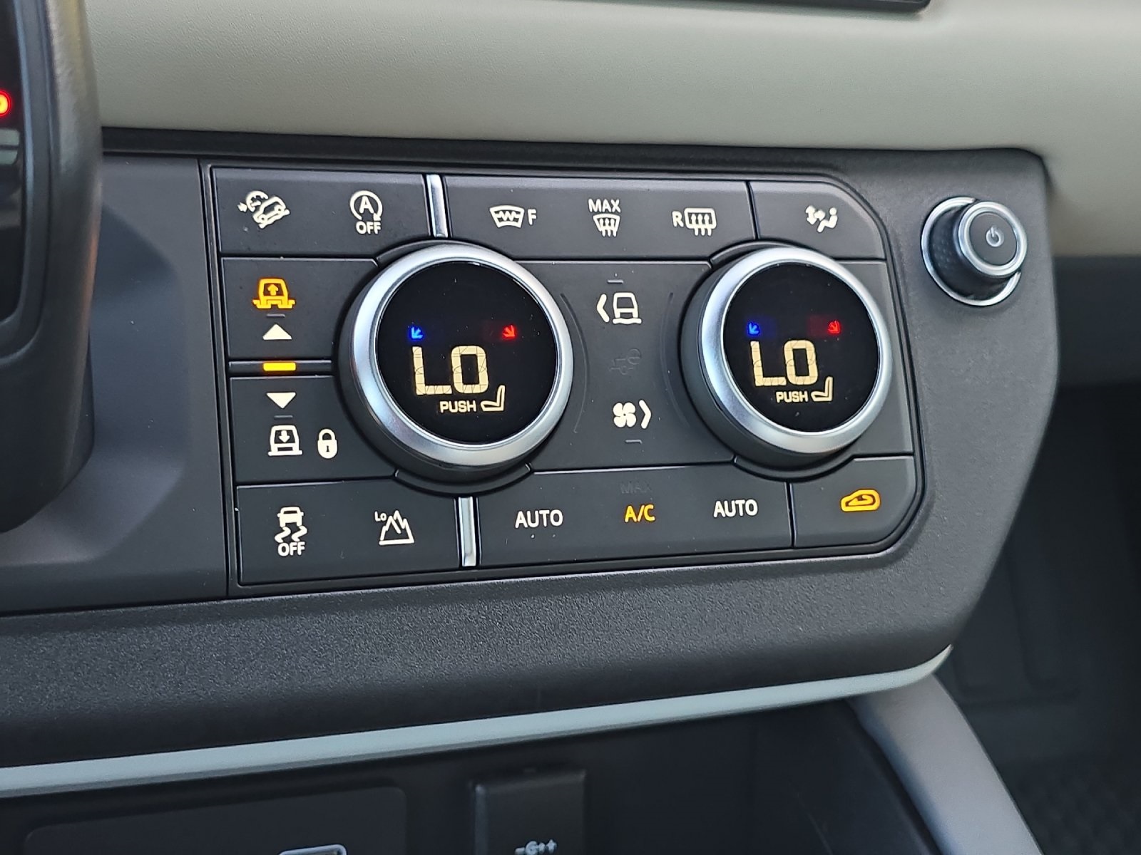2022 Land Rover Defender 110 XS Edition photo 18
