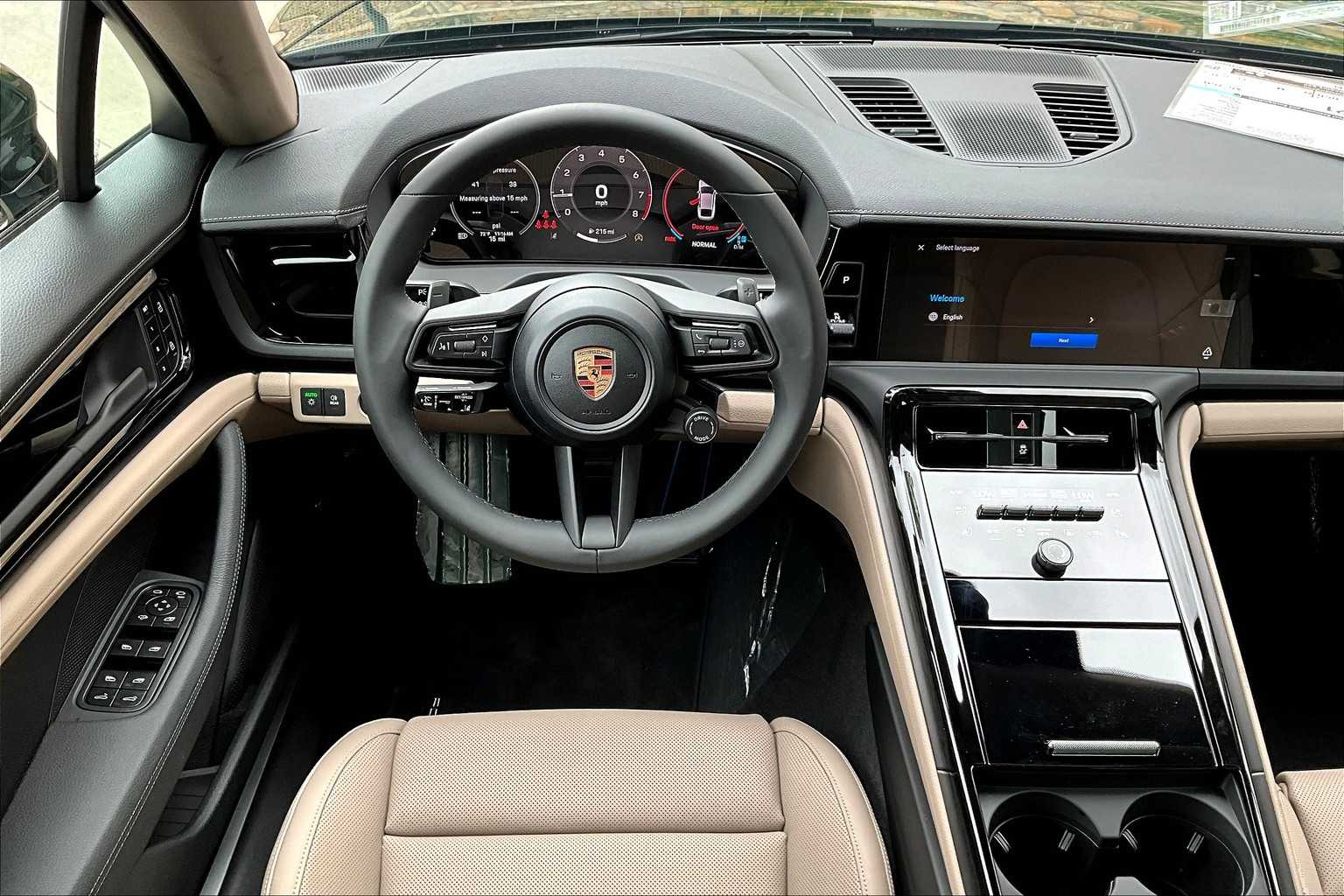 2025 Porsche Panamera 4 photo 15