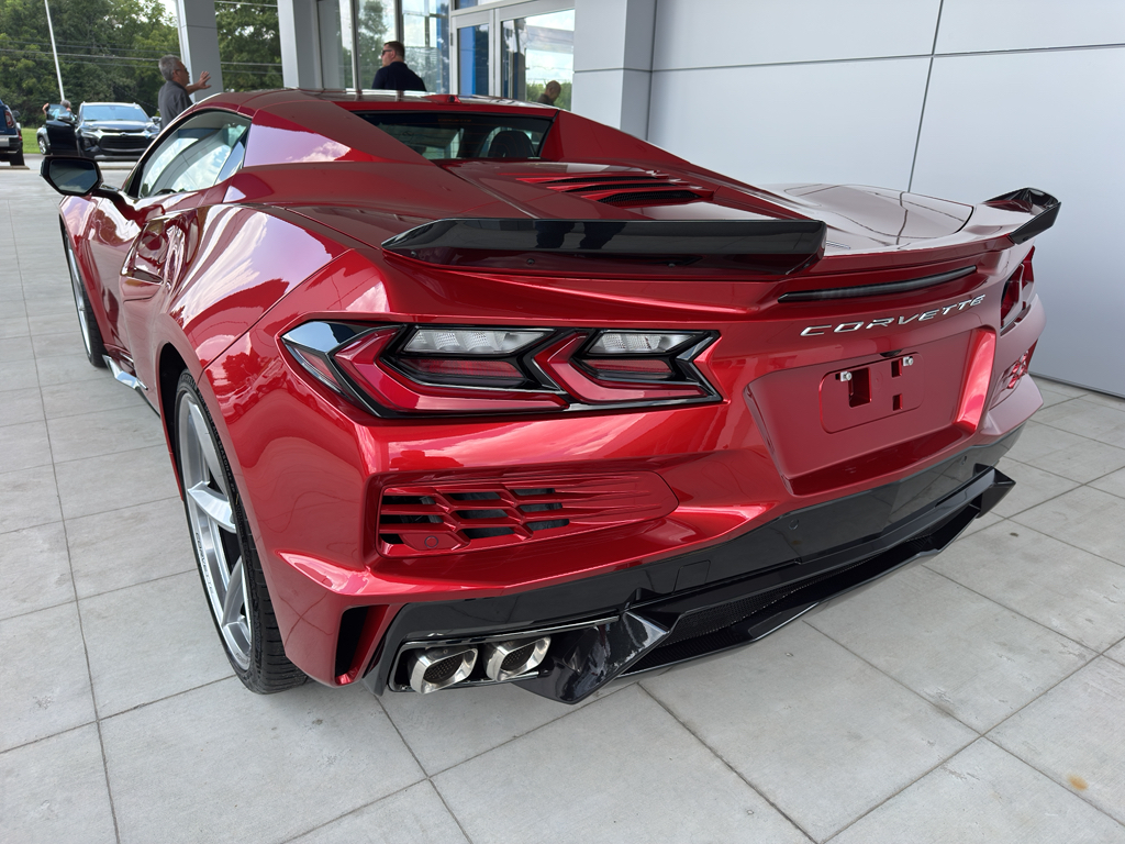 2025 Chevrolet Corvette E-Ray 3LZ photo 4