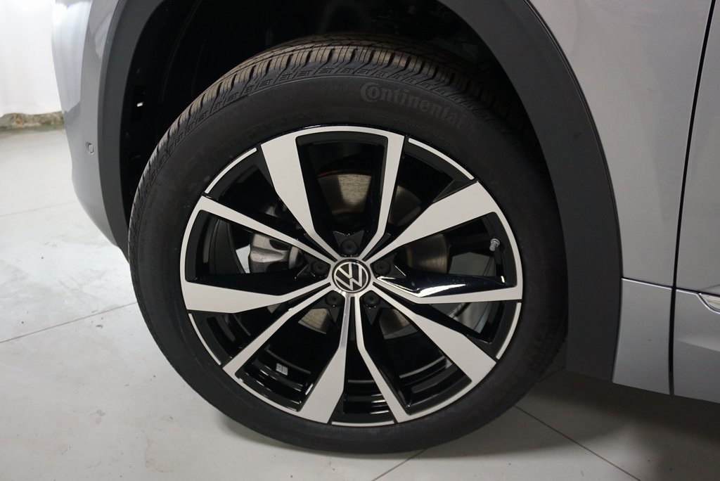 2025 Volkswagen Atlas Cross Sport SEL Premium R-Line photo 37