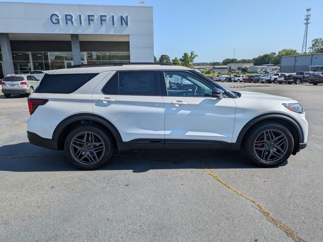 2025 Ford Explorer ST photo 2