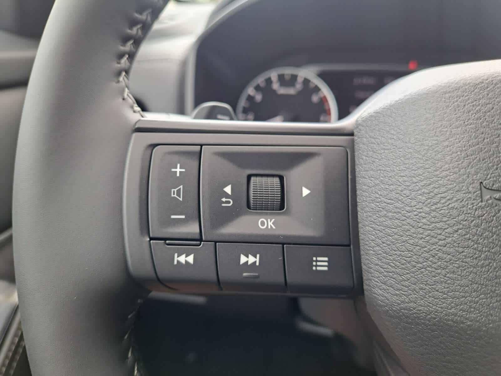 2026 Nissan Rogue SV photo 14