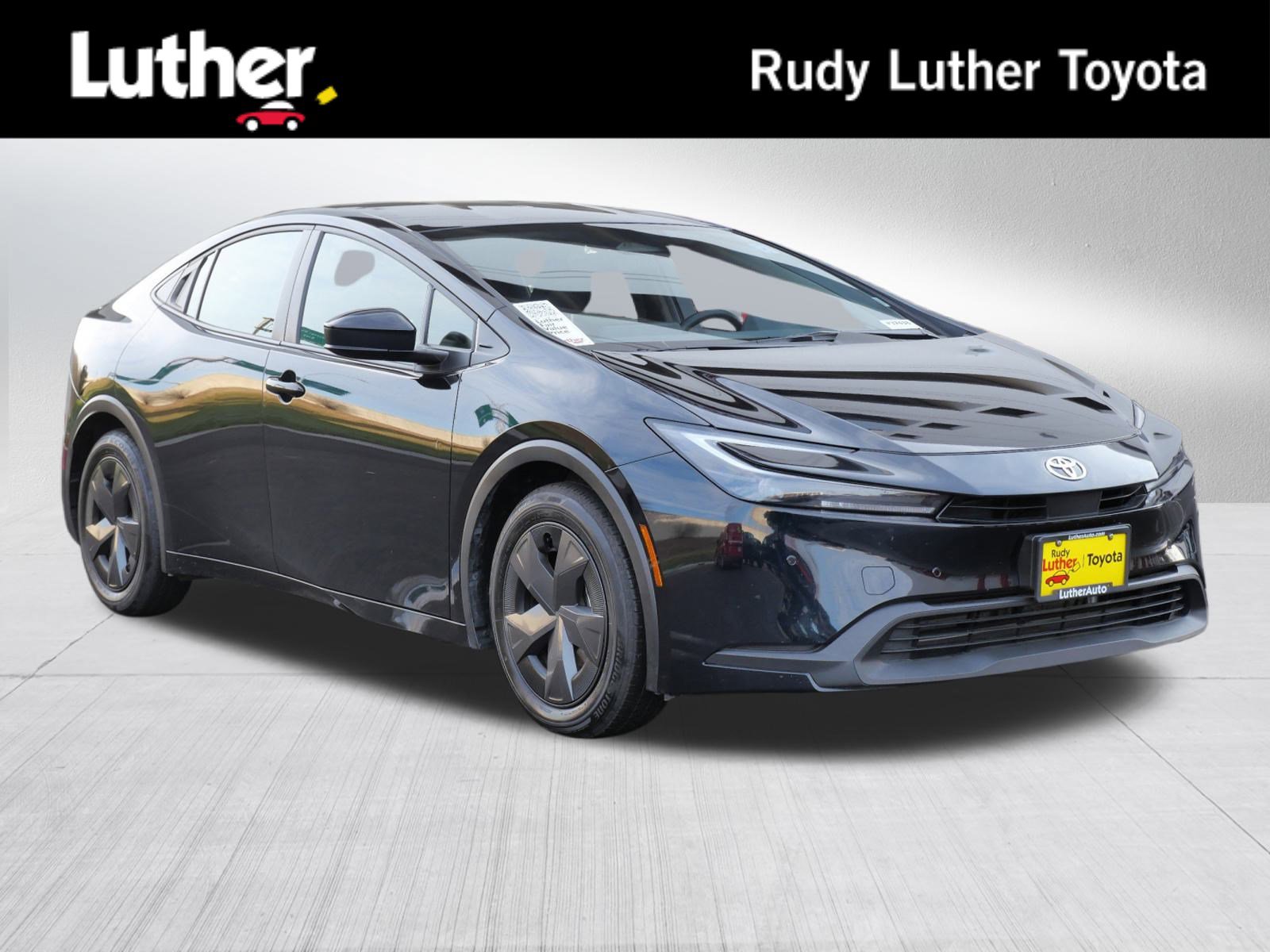 2025 Toyota Prius LE's photo