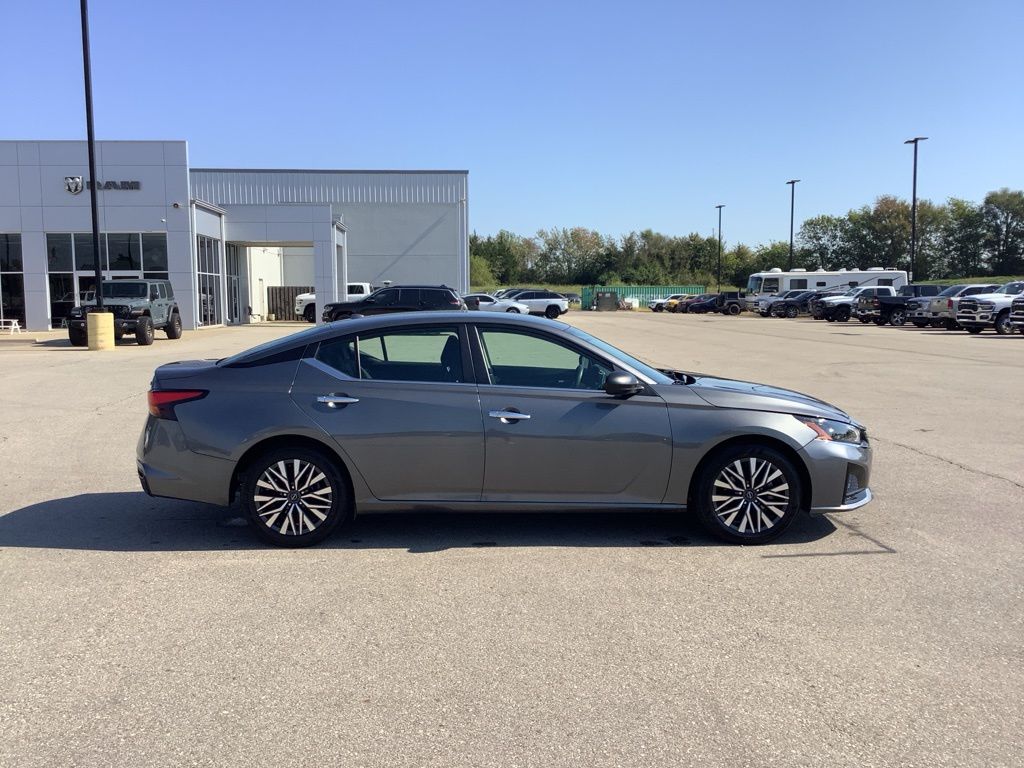 2024 Nissan Altima 2.5 SV photo 6