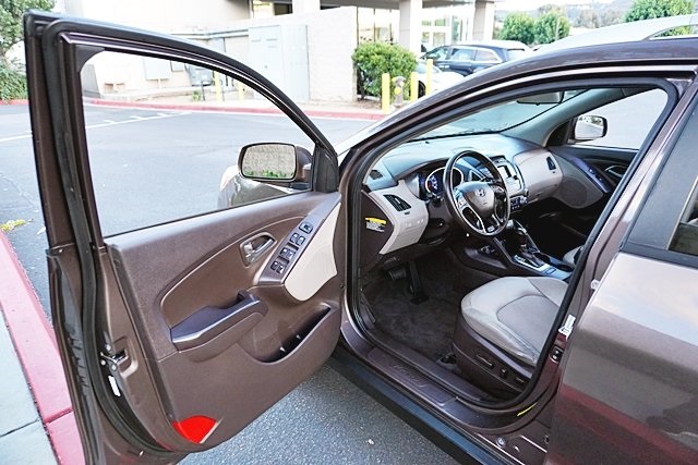 Used 2015 Brown Hyundai SE image 33