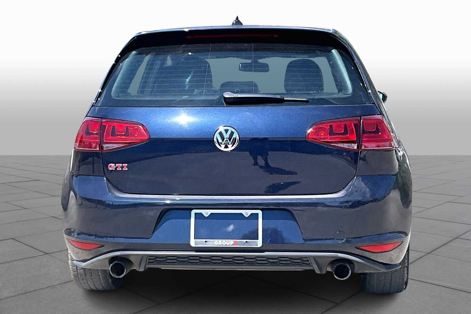 2017 Volkswagen Golf GTI Sport SE Autobahn photo 5
