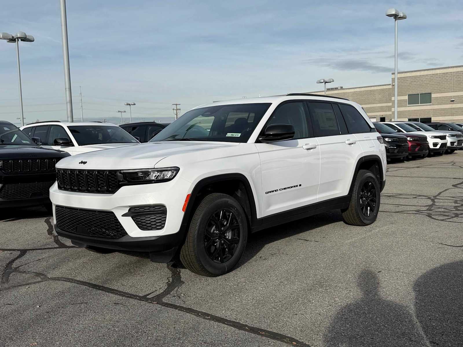 2025 Jeep Grand Cherokee Altitude's photo