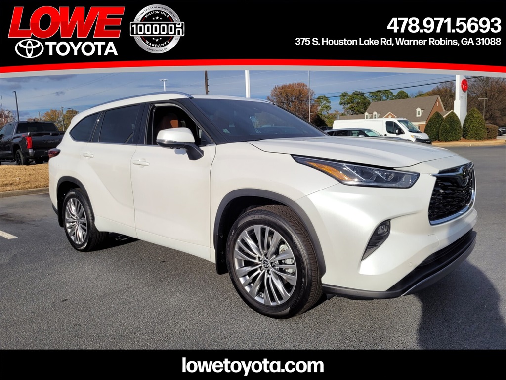 2024 Toyota Highlander Platinum's photo