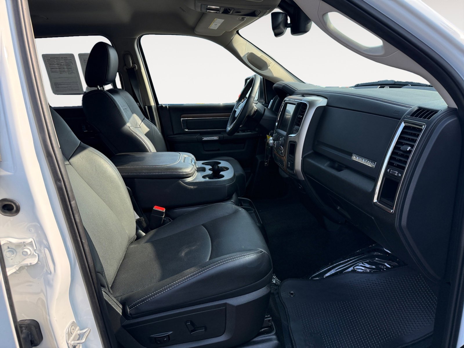 2017 Ram 1500 Laramie photo 18