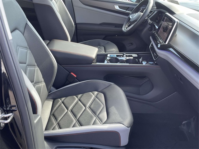 2025 Volkswagen Atlas Peak Edition SE photo 13