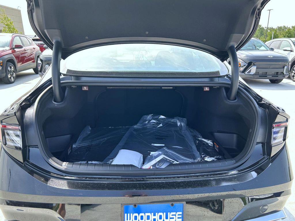2025 Hyundai Sonata Hybrid SEL photo 9