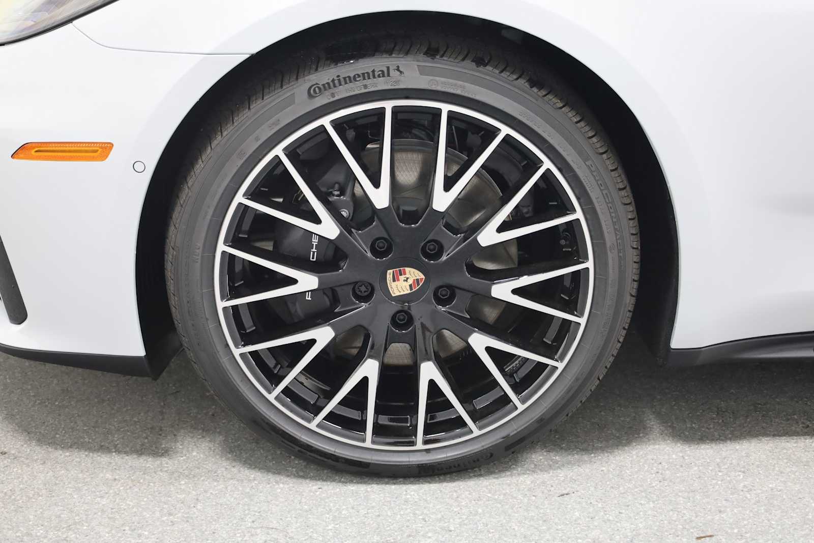 2025 Porsche Panamera 4 photo 32